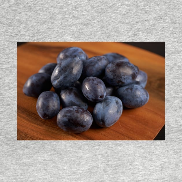 Blue plums in a collander by naturalis